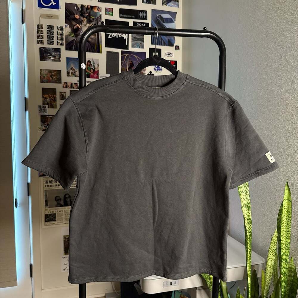 Fleece Factory Art & Motion Size Small Charcoal Short Sleeve Tee